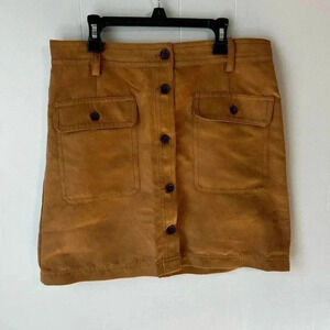 Women’s banana republic size 8‎ mini skirt. Great preowned condition.